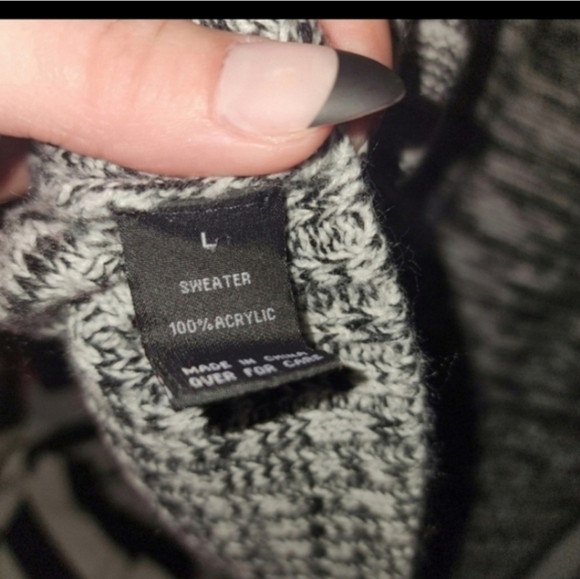 🍁🍂Alyx size L sweater.  Fits like a 2x - Picture 4 of 4